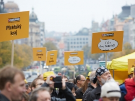 Bojujeme dál. Protikuřácký zákon, EET a držení zbraní